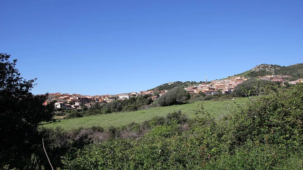 Veduta di Trinità d'Agultu e Vignola